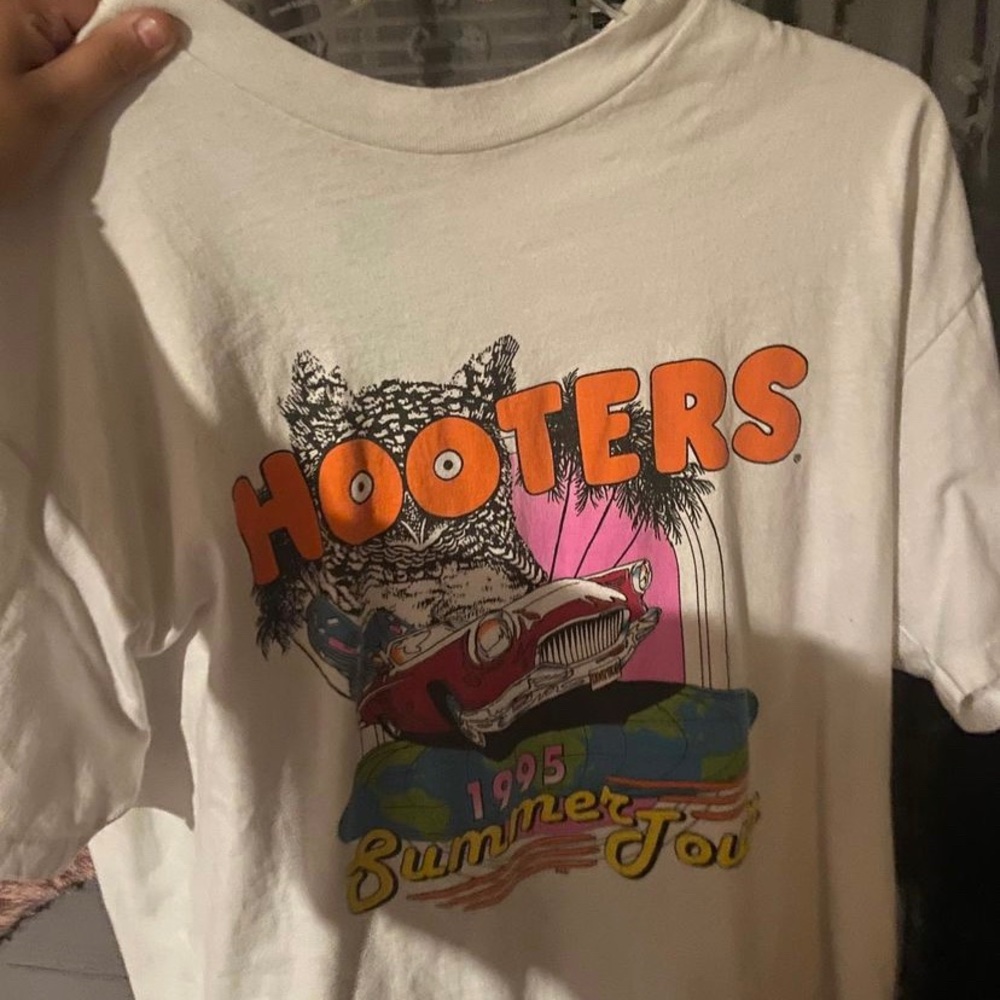 vintage hooters oversized t-shirt